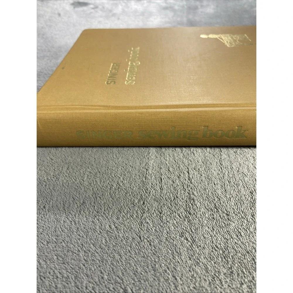 Vintage 1969 Singer‎ Sewing Book Gladys Cunningham Hardcover First Edition